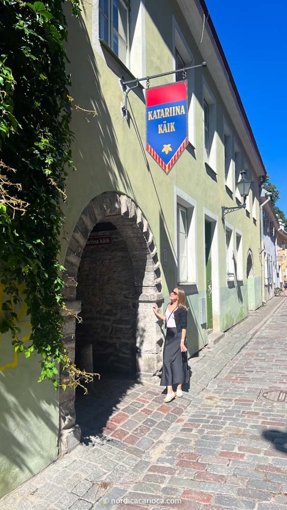 Katariina in front of St. Catherine's passage in Tallinn's old town.